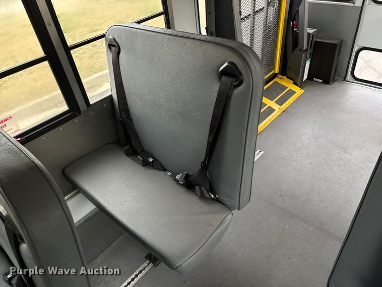 image for item FG0149 2009 Chevrolet Express shuttle bus