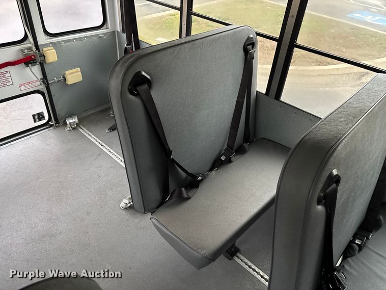 image for item FG0149 2009 Chevrolet Express shuttle bus