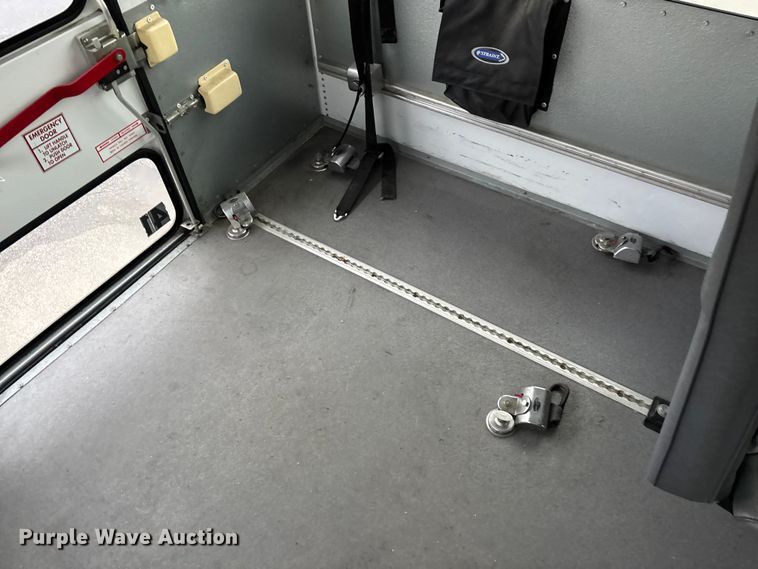 image for item FG0149 2009 Chevrolet Express shuttle bus