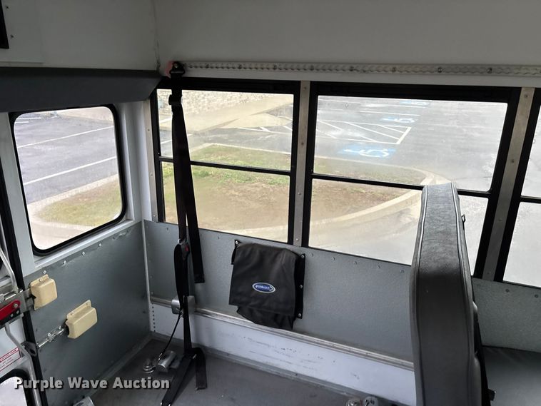 image for item FG0149 2009 Chevrolet Express shuttle bus