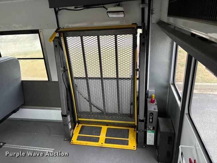 image for item FG0149 2009 Chevrolet Express shuttle bus