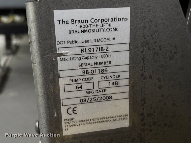 image for item FG0149 2009 Chevrolet Express shuttle bus