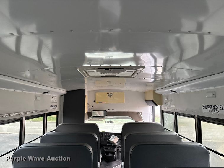 image for item FG0149 2009 Chevrolet Express shuttle bus