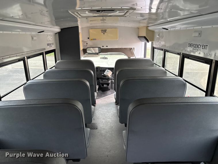 image for item FG0149 2009 Chevrolet Express shuttle bus