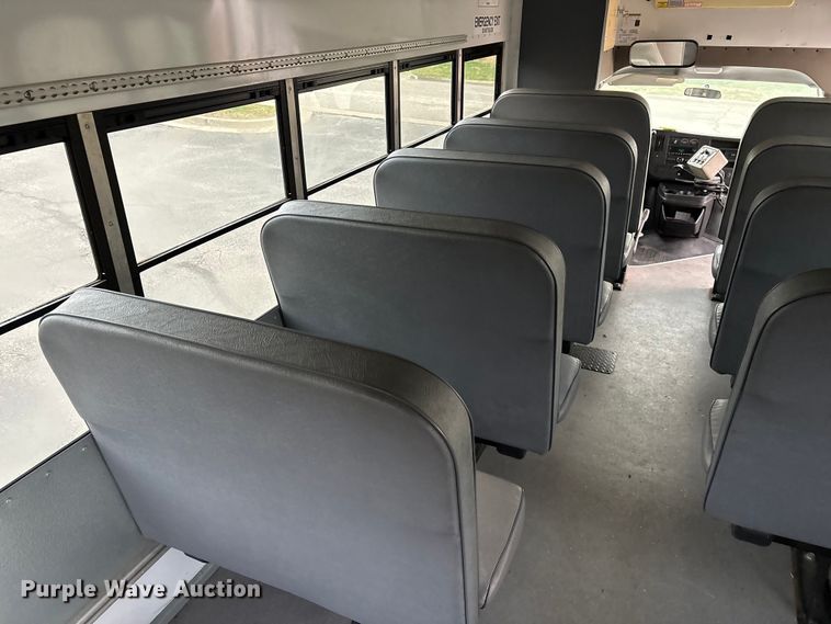 image for item FG0149 2009 Chevrolet Express shuttle bus