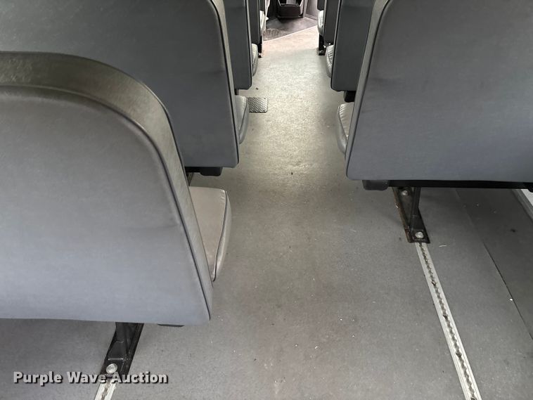 image for item FG0149 2009 Chevrolet Express shuttle bus