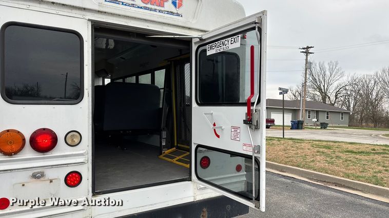 image for item FG0149 2009 Chevrolet Express shuttle bus