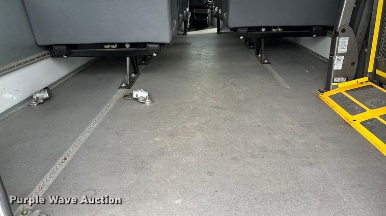 image for item FG0149 2009 Chevrolet Express shuttle bus