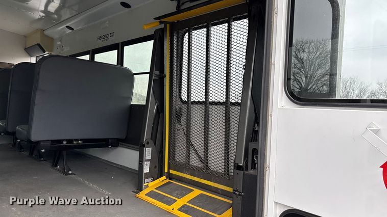 image for item FG0149 2009 Chevrolet Express shuttle bus