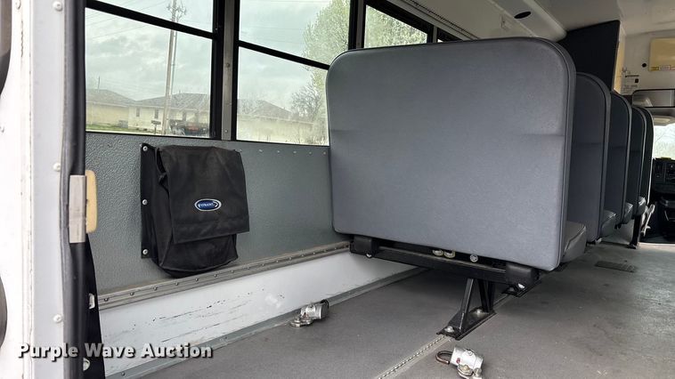 image for item FG0149 2009 Chevrolet Express shuttle bus