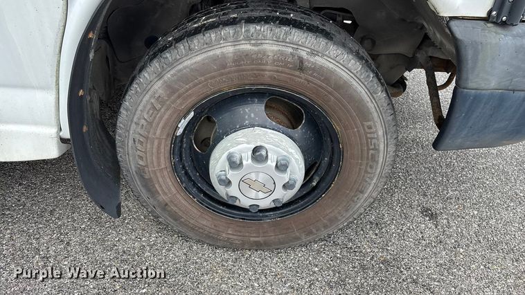 image for item FG0149 2009 Chevrolet Express shuttle bus