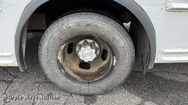 image for item FG0149 2009 Chevrolet Express shuttle bus