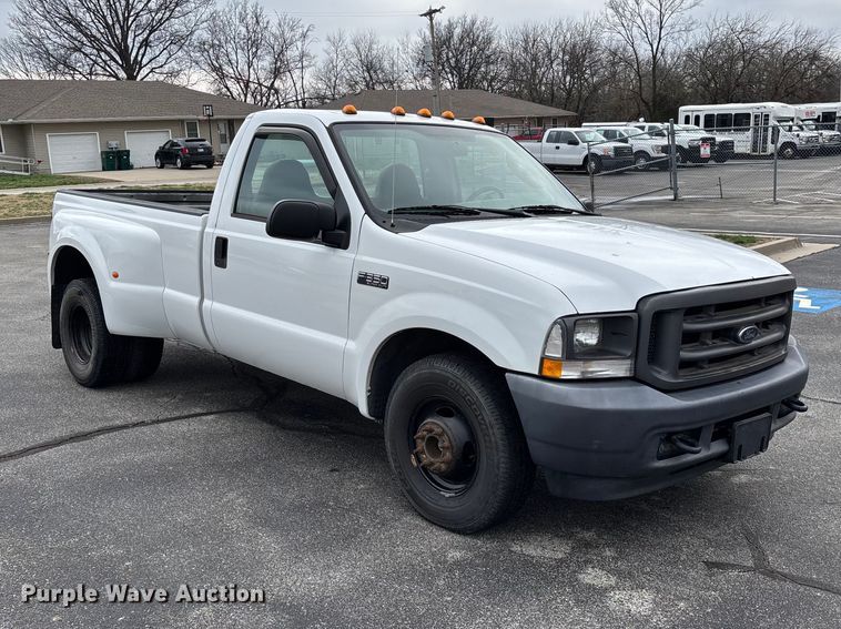 image for item FG0153 2004 Ford F350 Super Duty XL pickup truck