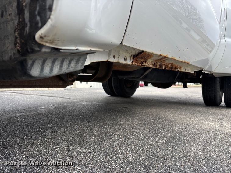 image for item FG0153 2004 Ford F350 Super Duty XL pickup truck