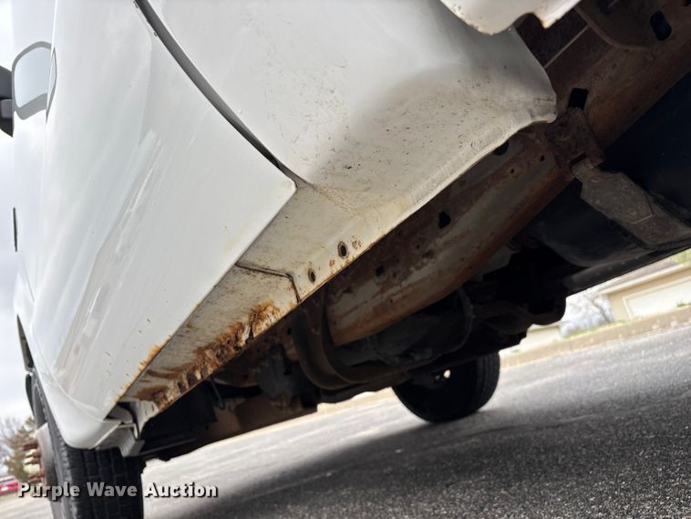 image for item FG0153 2004 Ford F350 Super Duty XL pickup truck