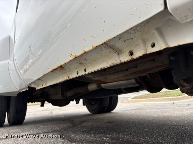 image for item FG0153 2004 Ford F350 Super Duty XL pickup truck