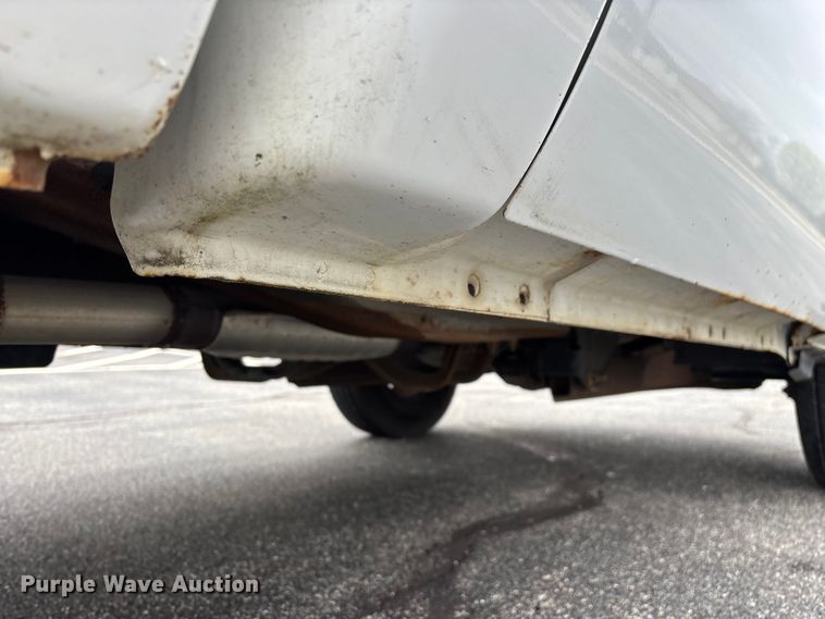 image for item FG0153 2004 Ford F350 Super Duty XL pickup truck