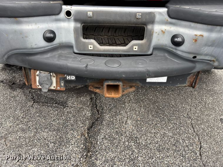 image for item FG0153 2004 Ford F350 Super Duty XL pickup truck