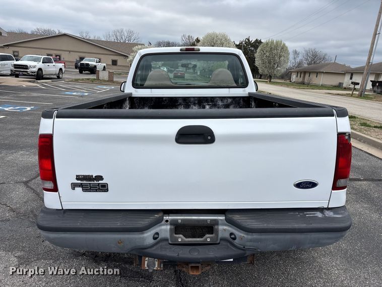 image for item FG0153 2004 Ford F350 Super Duty XL pickup truck