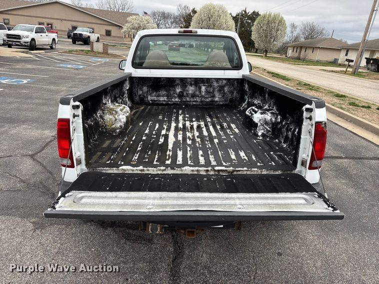 image for item FG0153 2004 Ford F350 Super Duty XL pickup truck