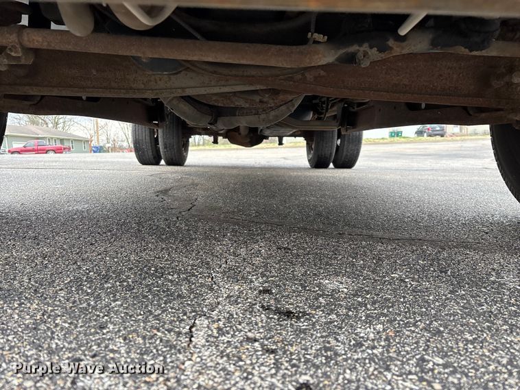 image for item FG0153 2004 Ford F350 Super Duty XL pickup truck