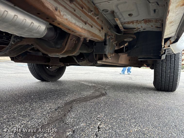 image for item FG0153 2004 Ford F350 Super Duty XL pickup truck