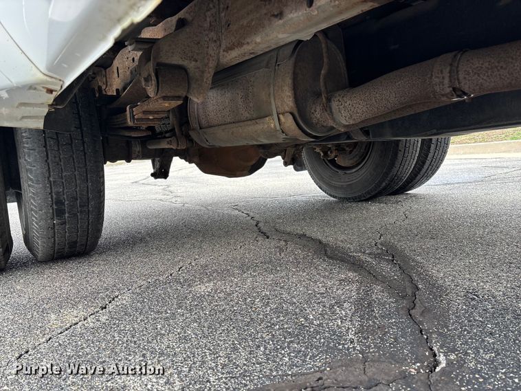 image for item FG0153 2004 Ford F350 Super Duty XL pickup truck