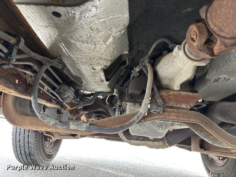 image for item FG0153 2004 Ford F350 Super Duty XL pickup truck