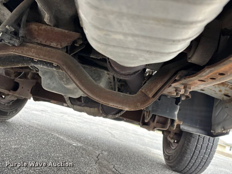 image for item FG0153 2004 Ford F350 Super Duty XL pickup truck