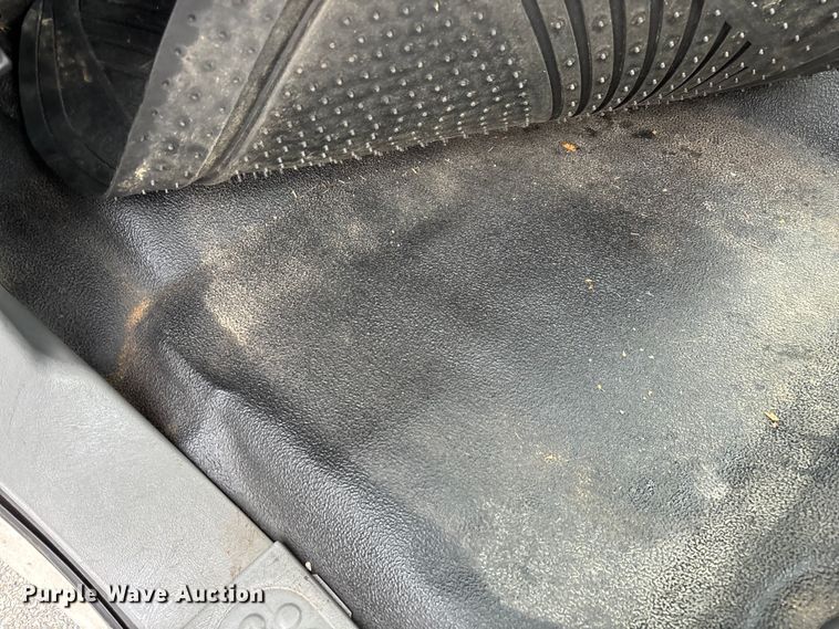 image for item FG0153 2004 Ford F350 Super Duty XL pickup truck