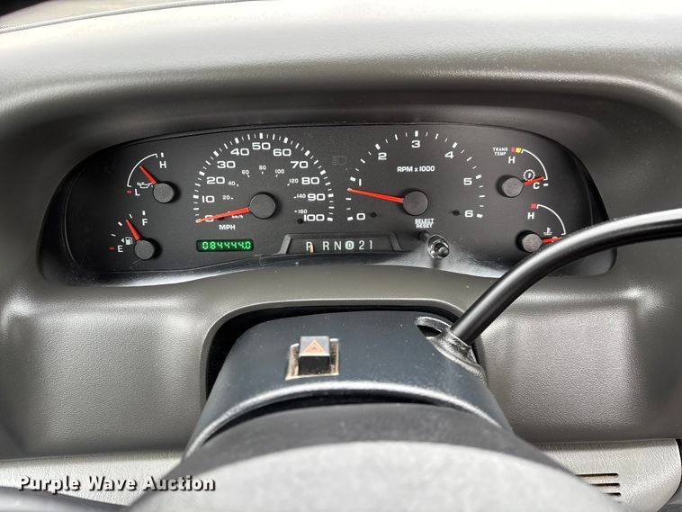 image for item FG0153 2004 Ford F350 Super Duty XL pickup truck