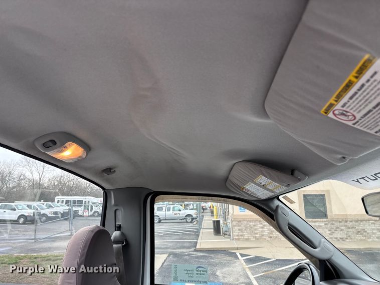 image for item FG0153 2004 Ford F350 Super Duty XL pickup truck