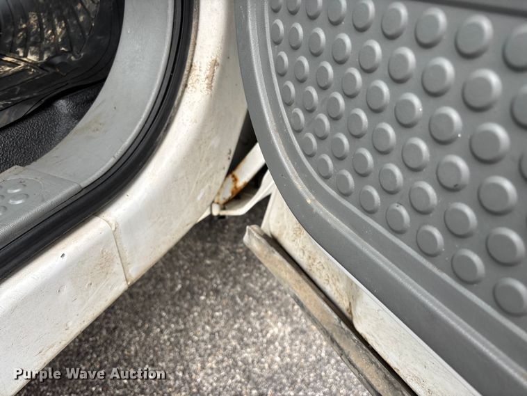 image for item FG0153 2004 Ford F350 Super Duty XL pickup truck