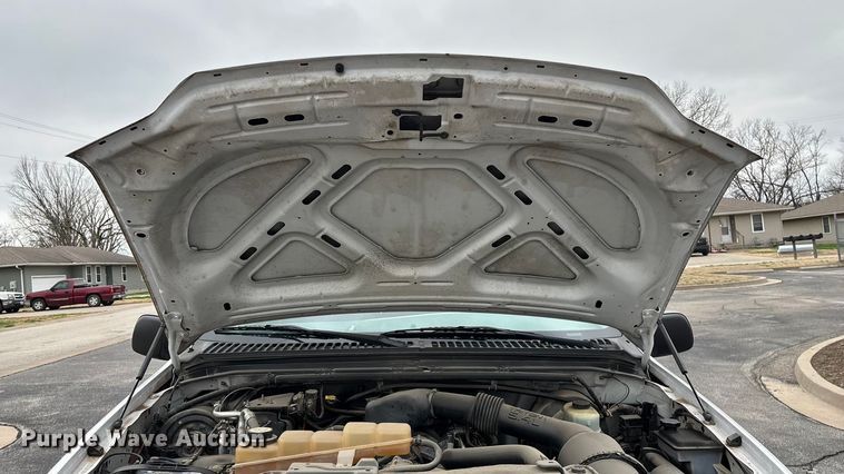 image for item FG0153 2004 Ford F350 Super Duty XL pickup truck