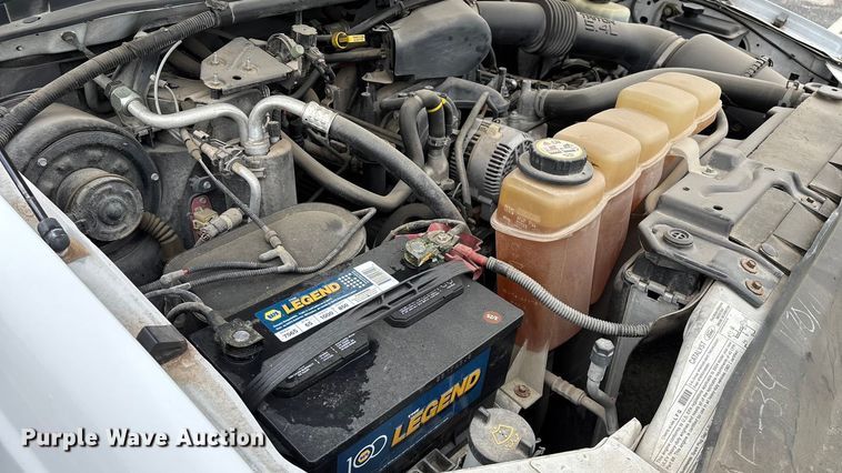 image for item FG0153 2004 Ford F350 Super Duty XL pickup truck