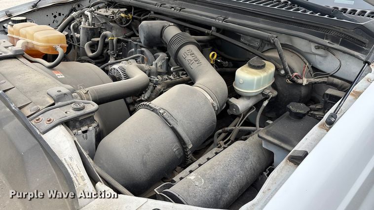 image for item FG0153 2004 Ford F350 Super Duty XL pickup truck