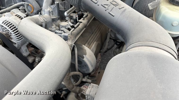 image for item FG0153 2004 Ford F350 Super Duty XL pickup truck