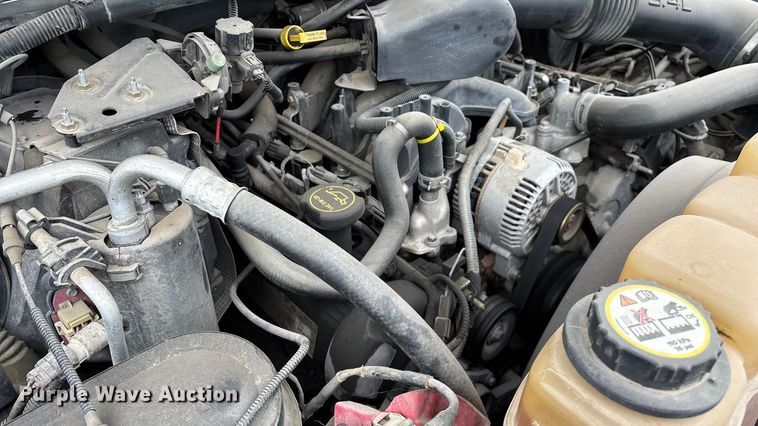 image for item FG0153 2004 Ford F350 Super Duty XL pickup truck