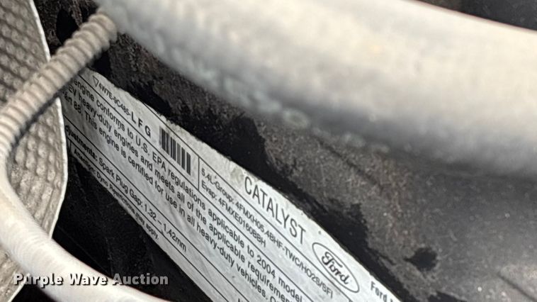 image for item FG0153 2004 Ford F350 Super Duty XL pickup truck