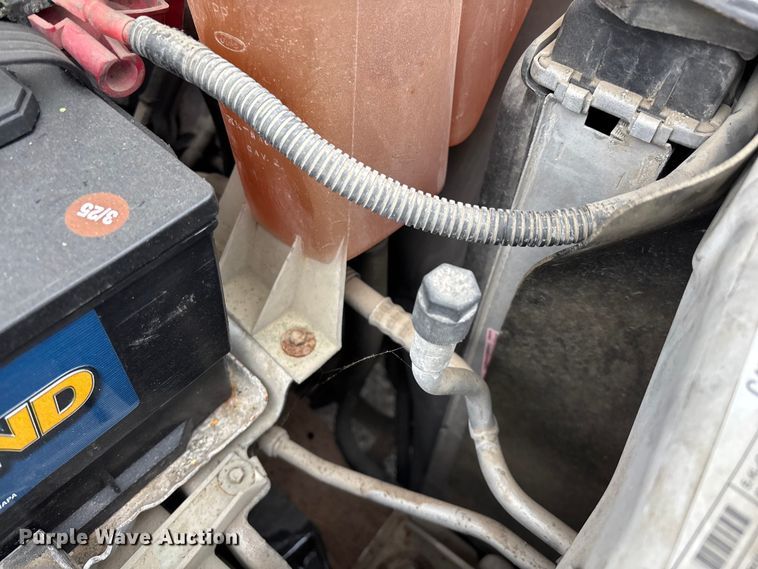 image for item FG0153 2004 Ford F350 Super Duty XL pickup truck