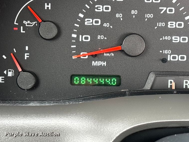 image for item FG0153 2004 Ford F350 Super Duty XL pickup truck