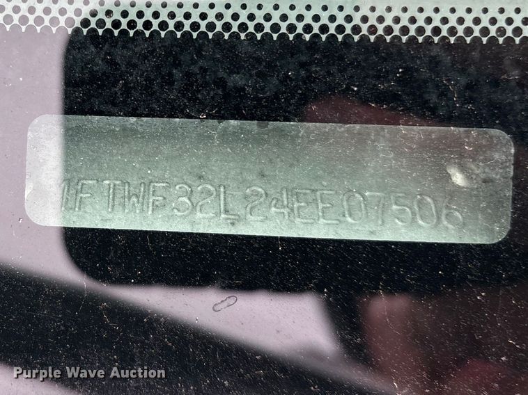 image for item FG0153 2004 Ford F350 Super Duty XL pickup truck