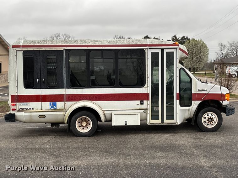image for item FG0156 2006 Ford E350 Super Duty shuttle bus