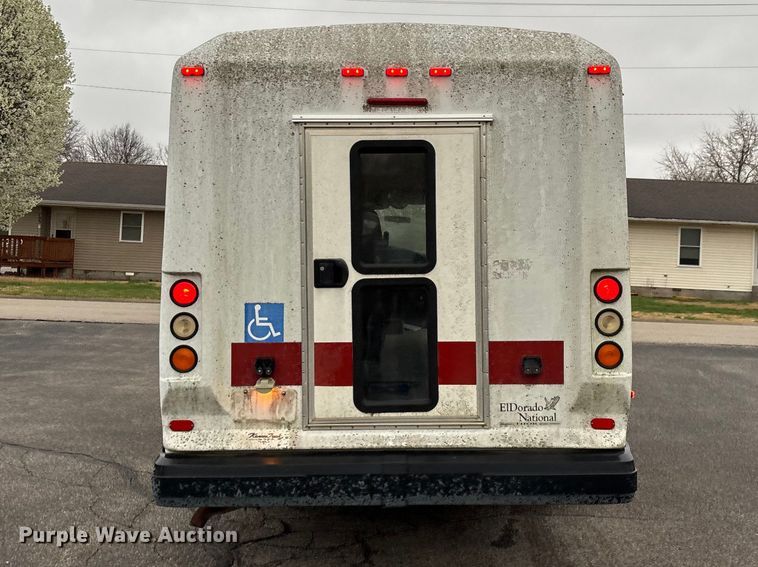 image for item FG0156 2006 Ford E350 Super Duty shuttle bus