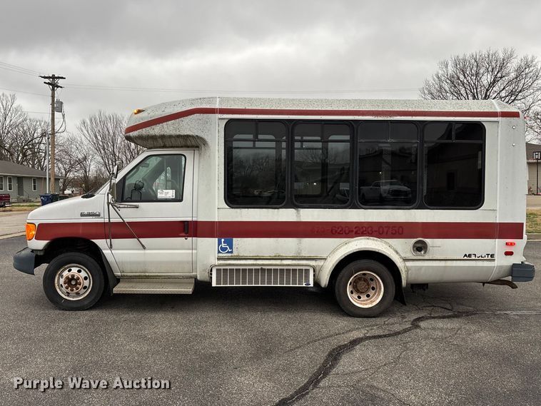 image for item FG0156 2006 Ford E350 Super Duty shuttle bus
