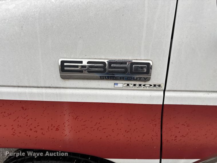 image for item FG0156 2006 Ford E350 Super Duty shuttle bus