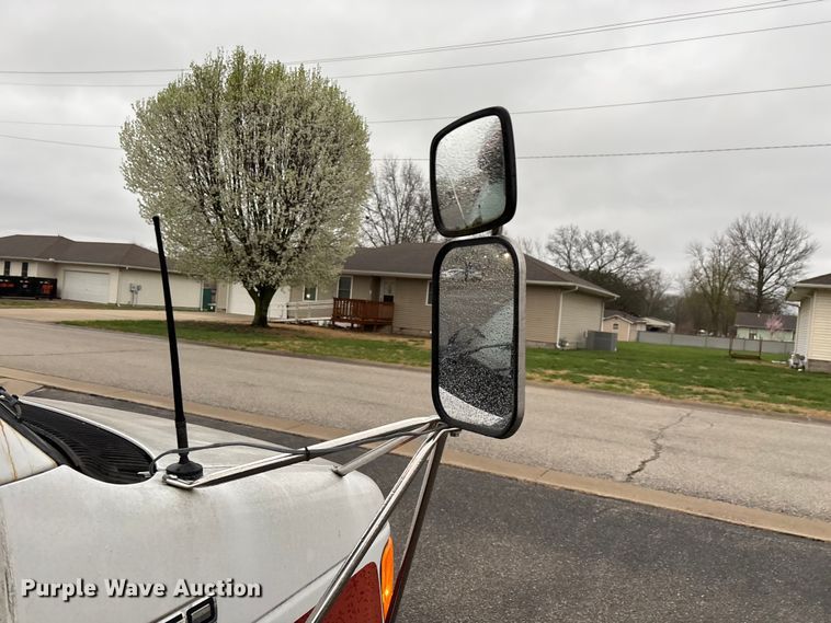 image for item FG0156 2006 Ford E350 Super Duty shuttle bus