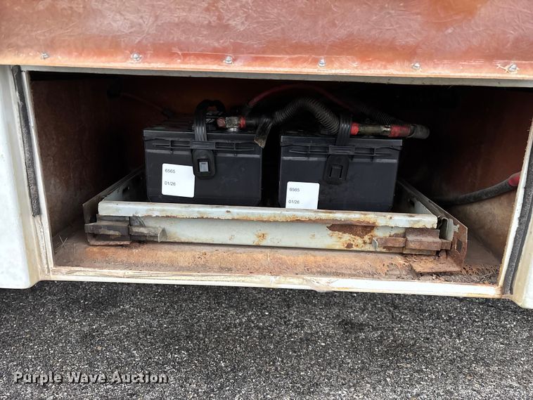 image for item FG0156 2006 Ford E350 Super Duty shuttle bus