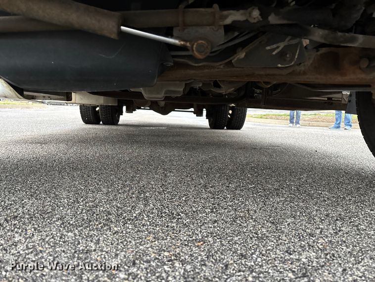 image for item FG0156 2006 Ford E350 Super Duty shuttle bus