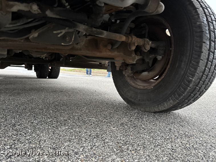 image for item FG0156 2006 Ford E350 Super Duty shuttle bus